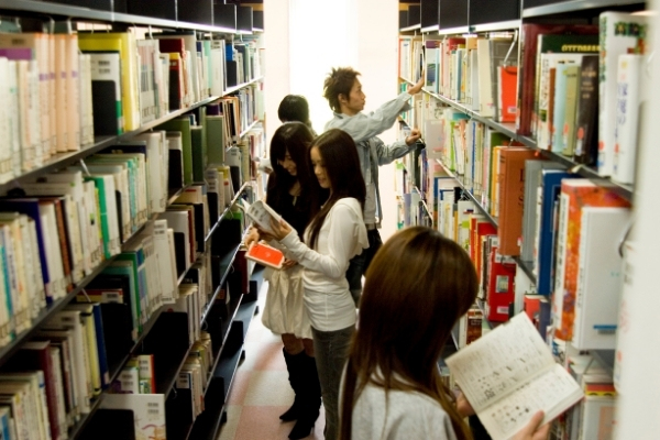 大学の図書館