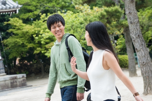 デートする男女